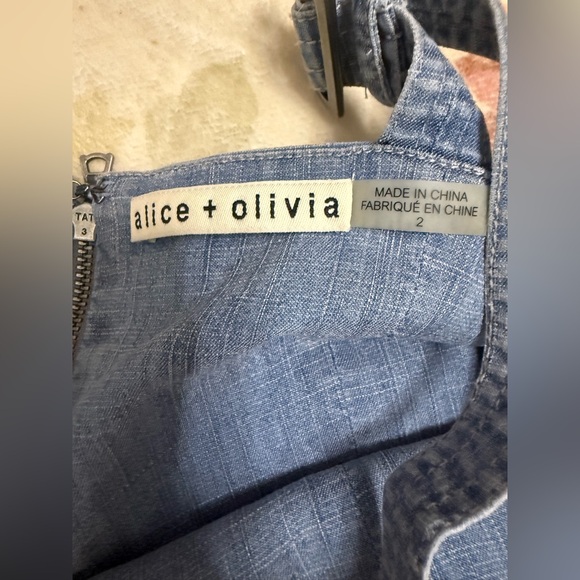 Alice + Olivia Linen Cristal Wide Leg Jumpsuit in Light Chambry - Picture 5 of 16